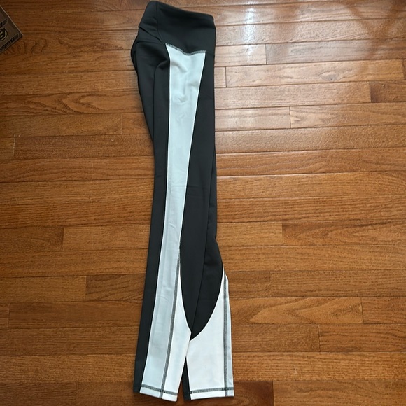 UA Heat Gear Hi-rise Fitted Workout Leggings - Picture 10 of 10